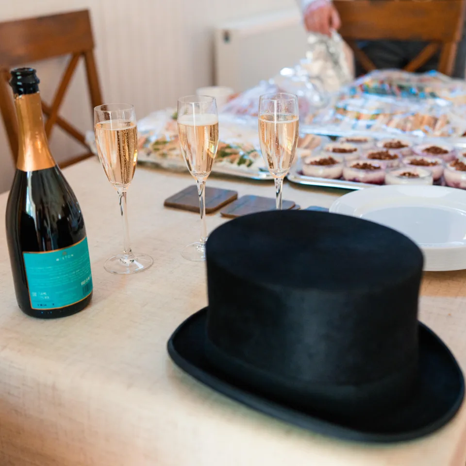 Top hat and fizz