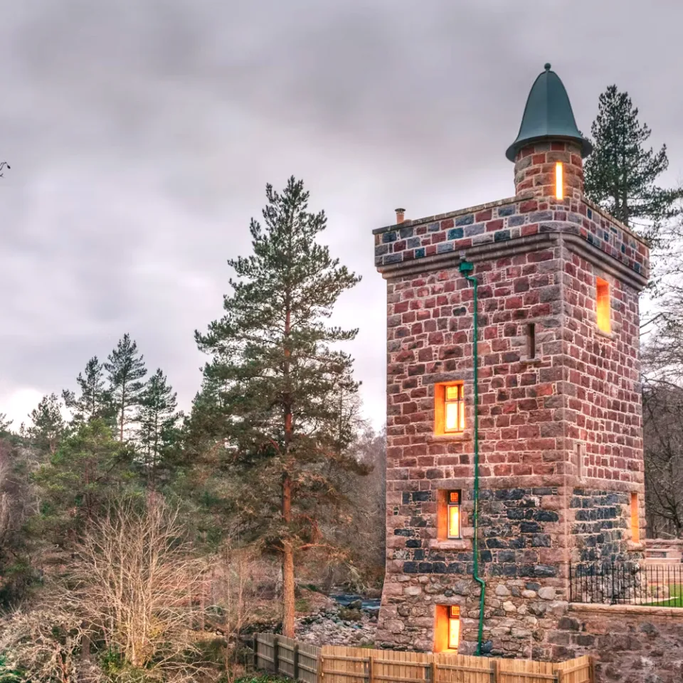 GTW25 Travel Trade Tower O Ess