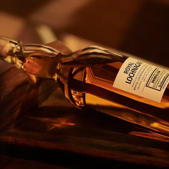 ROYAL LOCHNAGAR 16 9 015